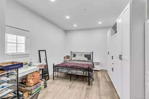 Bedroom - 45104 Silver Birch Ln, Plainview, NY 11803 photo 9 of 10