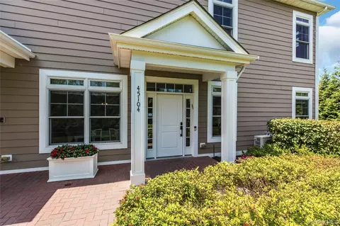 45104 Silver Birch Lane Ln, Plainview, NY 11803