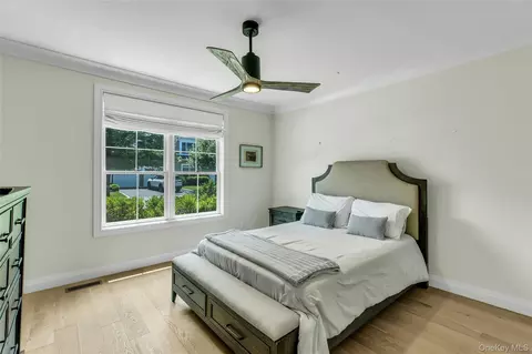 Bedroom - 45104 Silver Birch Ln, Plainview, NY 11803 photo 3 of 10