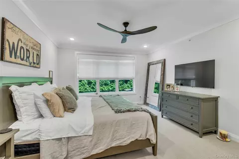 Bedroom - 45104 Silver Birch Ln, Plainview, NY 11803 photo 1 of 10