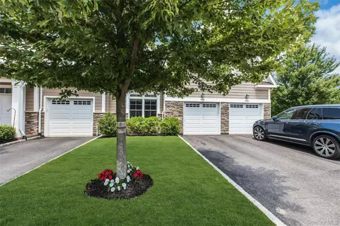 Exterior - 45104 Silver Birch Ln, Plainview, NY 11803 photo 8 of 9