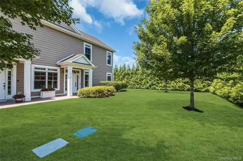 Exterior - 45104 Silver Birch Ln, Plainview, NY 11803 photo 3 of 9