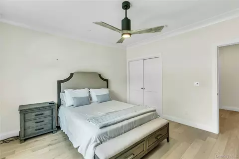 Bedroom - 45104 Silver Birch Ln, Plainview, NY 11803 photo 4 of 10