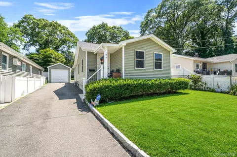 86 Eastview Rd, Lake Ronkonkoma, NY 11779