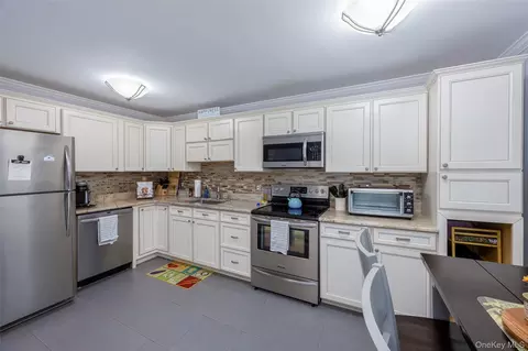 40 W 4th St #7, Patchogue, NY 11772 photo 5