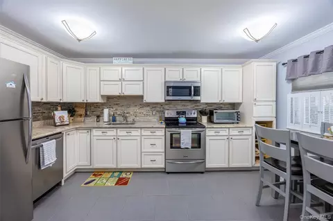 40 W 4th St #7, Patchogue, NY 11772 photo 6