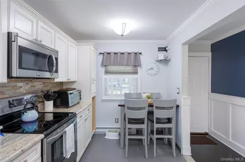 40 W 4th St #7, Patchogue, NY 11772 photo 9