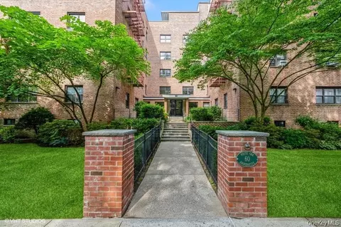 60 White Oak St #5D, New Rochelle, NY 10801
