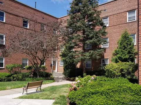 330 S Broadway #D9, Greenburgh, NY 10591