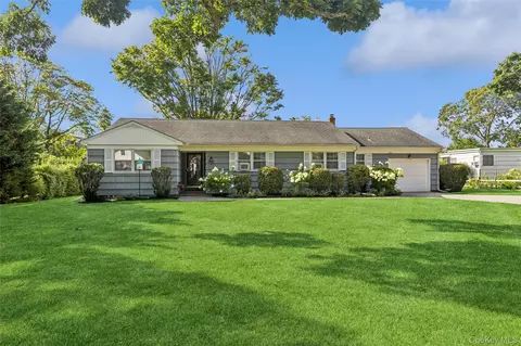 270 Opechee Ave, Southold, NY 11971