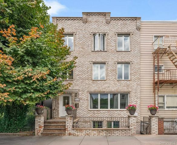 2105 33rd Ave, New York, NY 11106