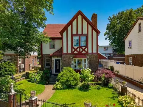 47-57 Utopia Pkwy, Flushing, NY 11358