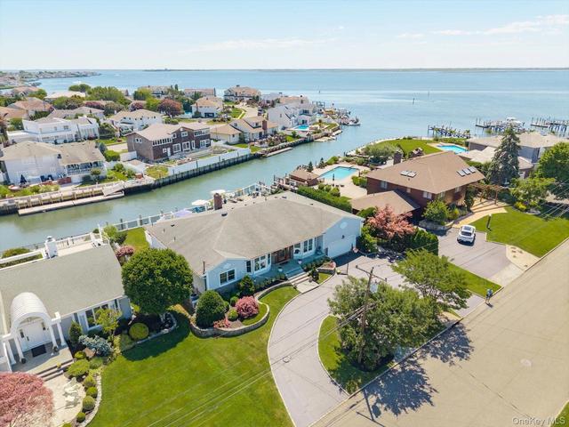 280 Bay Dr, Massapequa, NY 11758