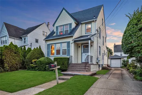 50 Elgin Rd, Valley Stream, NY 11581