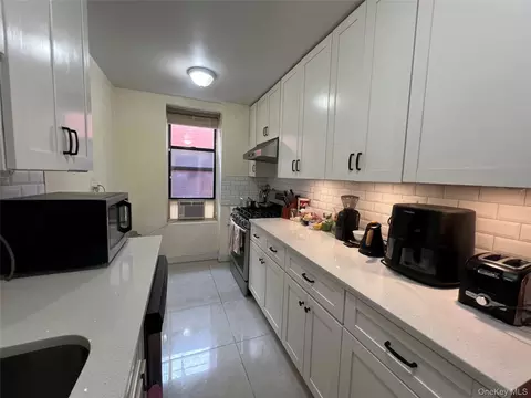 4415 43rd Ave #1F, New York, NY 11104