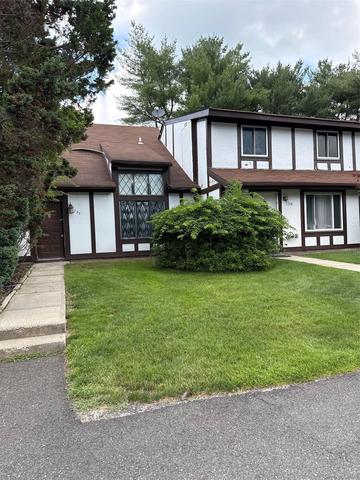 137 Fieldstone Ct, Middle Island, NY 11953
