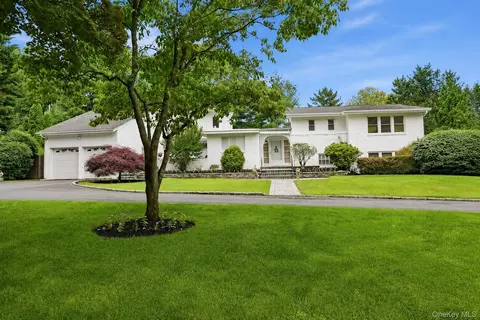 39 Upper Dr, Huntington, NY 11743