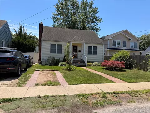 43 2nd Ave, Central Islip, NY 11722