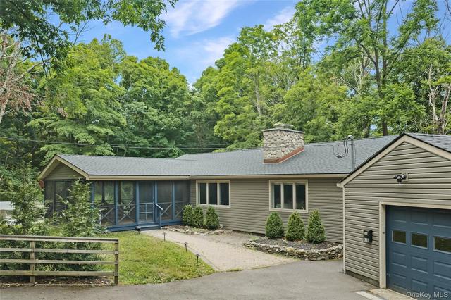 438 White Schoolhouse Rd, Rhinebeck, NY 12572
