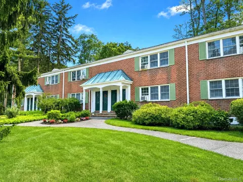 600 Bedford Rd #6, Mount Pleasant, NY 10570