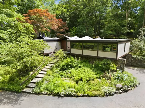670 Long Hill Rd W, Briarcliff Manor, NY 10510