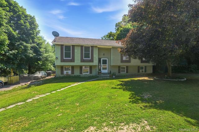 4 Riverside Dr, Shawangunk, NY 12566