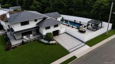 1396 Stephen Marc Ln, East Meadow, NY 11554