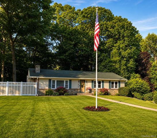 26 Garden Dr, New Windsor, NY 12553