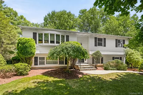 21 Arbor Ln, Clarkstown, NY 10954