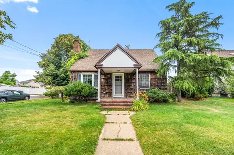 612 Hughes St, Bellmore, NY 11710