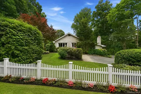 39 E Neck Rd, Huntington, NY 11743