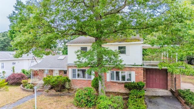 10 Windsor Pl, Shirley, NY 11967
