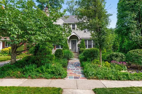 12 Kenmare Rd, Larchmont, NY 10538