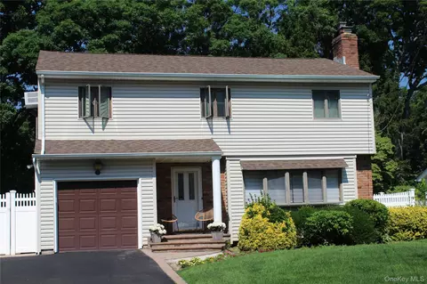 15 Hanley Ave, Melville, NY 11747