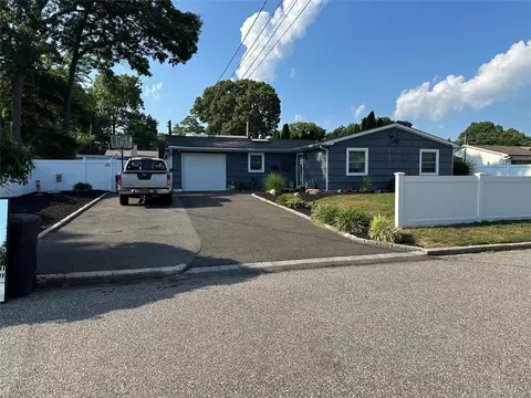 7 Amherst Rd, Ronkonkoma, NY 11779