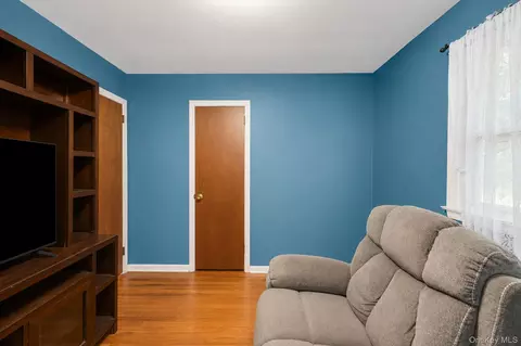 Bedroom - 287 Munsell Rd, Brookhaven, NY 11772 photo 3 of 4