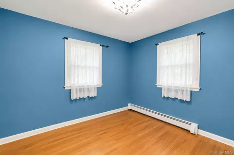 Bedroom - 287 Munsell Rd, Brookhaven, NY 11772 photo 4 of 4
