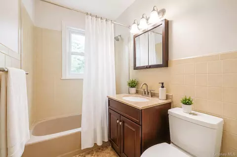 Bath - 287 Munsell Rd, Brookhaven, NY 11772 photo 1 of 1