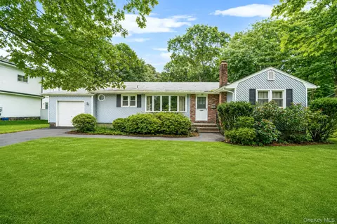 287 Munsell Rd, Brookhaven, NY 11772