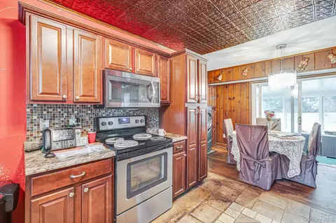 Kitchen - 287 Munsell Rd, Brookhaven, NY 11772 photo 2 of 2