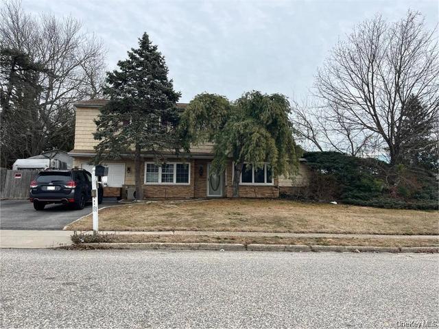 81 Miller Ave, Port Jefferson Station, NY 11776