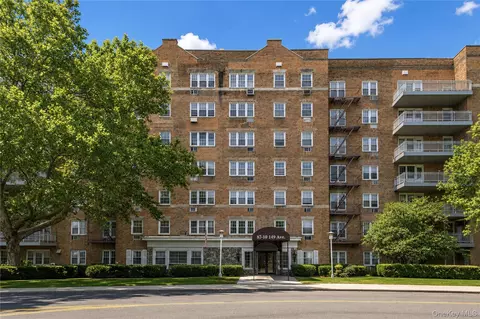 8710 149th Ave #5L, Howard Beach, NY 11414
