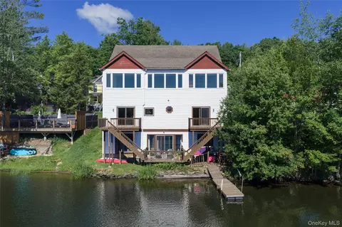 6641 Narrowsburg Rd, Lake Huntington, NY 12752