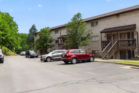 26 Cooper Rd #414, Arlington, NY 12603