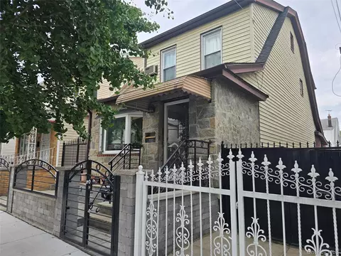 8923 182nd Pl, New York, NY 11423