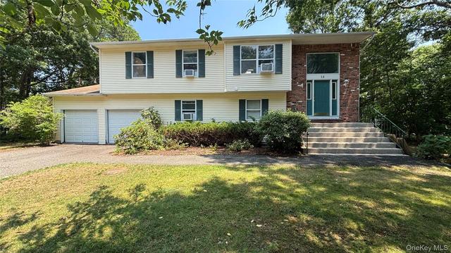 10 Woodbrook Cir, Holtsville, NY 11742