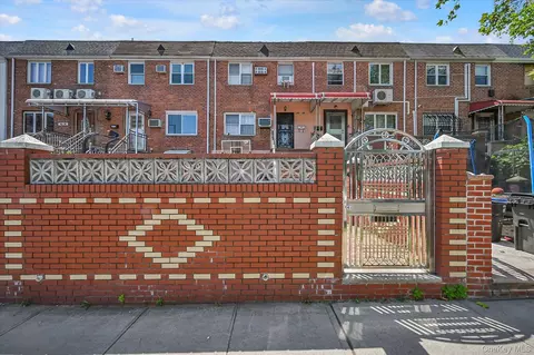 15052 76th Rd, Flushing, NY 11367