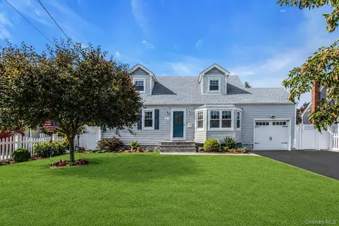 219 N Nassau Ave, Massapequa, NY 11758