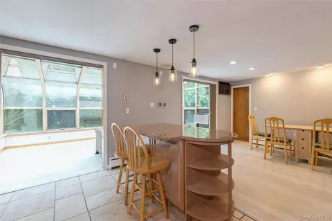 28 Campus Ln, Lake Ronkonkoma, NY 11779
