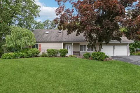 28 Campus Ln, Lake Ronkonkoma, NY 11779